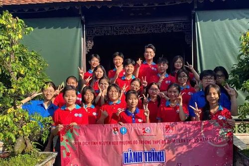 TP.HCM: Chiến sĩ Hoa Phượng Đỏ tổ chức hoạt động về nguồn tại các điểm trường