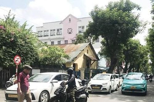 Xử lý tình trạng đỗ xe gây ách tắc giao thông trên đường Ngô Quyền