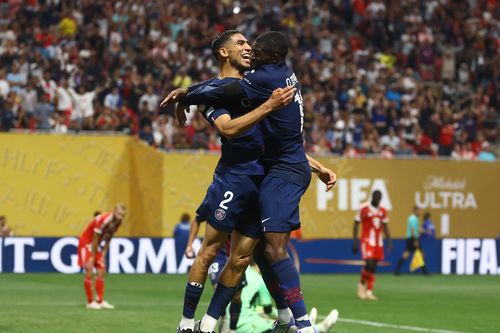 PSG thắng Bayern với 9 người