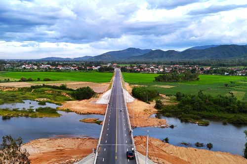 Cận cảnh cung đường băng núi tại Gia Lai trước ngày khánh thành