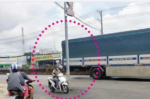 Trụ đèn chiếu sáng thiếu an toàn
