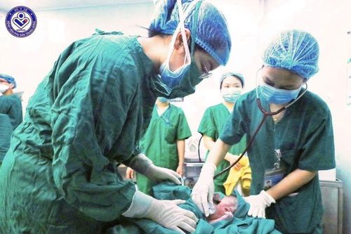 Phối hợp liên viện cứu sản phụ phổi mất chức năng do lao