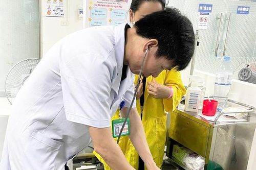 Giành lại sự sống cho bé 8 tuổi ngừng tim, ngừng thở do đuối nước
