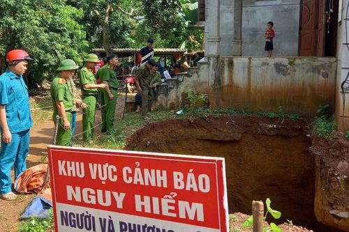 Lại xuất hiện 'hố tử thần' rộng 9 mét tại Phú Thọ, hai hộ dân phải di dời
