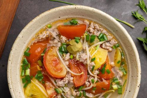 Nấu canh chua thịt băm chỉ 10 phút, cho bữa cơm ngày hè thêm ngon