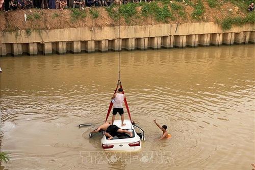 Vụ ô tô tông nhiều xe máy rơi xuống sông tại Nghệ An: Tìm thấy nạn nhân cuối cùng