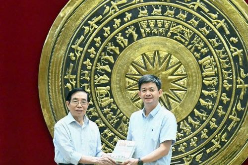 Tổng Thư ký Quốc hội, Chủ nhiệm Văn phòng Quốc hội Lê Quang Tùng làm việc với Ban chủ nhiệm Câu lạc bộ Cựu đại biểu Quốc hội
