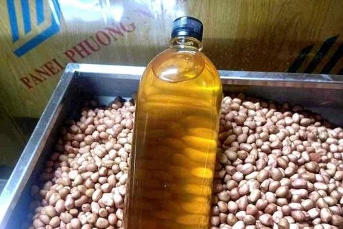 Sợ dầu ăn giả, dầu lạc 'nhà tự làm' lên ngôi