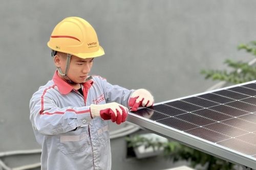 Viettel Construction lãi 335 tỷ đồng nửa đầu năm, hạ tầng cho thuê 'bứt phá'