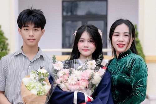 Nghệ An có nữ thủ khoa, hai nữ sinh người Thái đạt á khoa toàn quốc khối C00