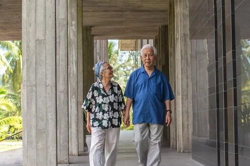 Nữ giáo sư Việt được chồng, nhà vật lý lừng danh nể phục