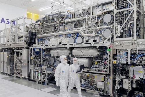 ASML thận trọng với triển vọng năm 2026 do lo ngại thuế quan Mỹ