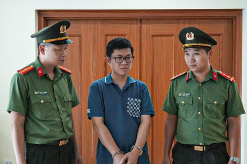 Bắt hai kẻ điều hành gần 400 website, phát tán hơn 22.000 clip khiêu dâm