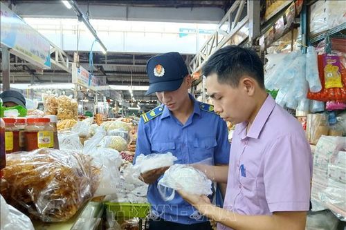 Giám sát chặt an toàn thực phẩm tại các chợ truyền thống