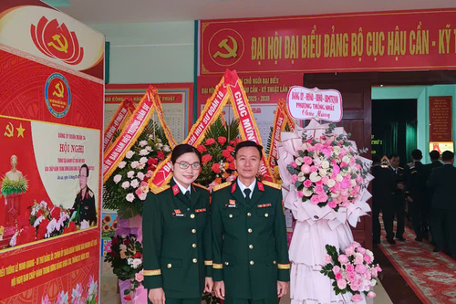 Vợ chồng - đồng đội 'cùng tiến'