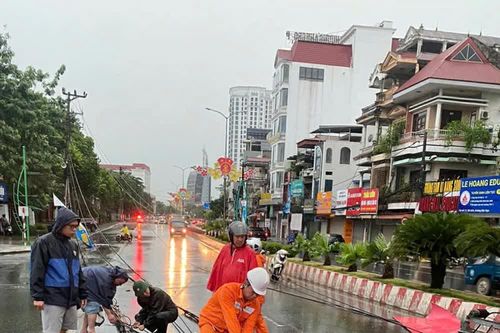 Khẩn trương khắc phục hậu quả dông lốc