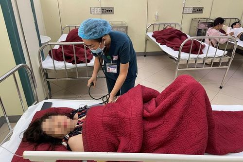 9 người nhập viện sau khi ăn giỗ