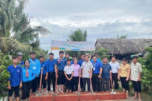 Xây nhà Khăn quàng đỏ cho học sinh nghèo xã Vĩnh Bình