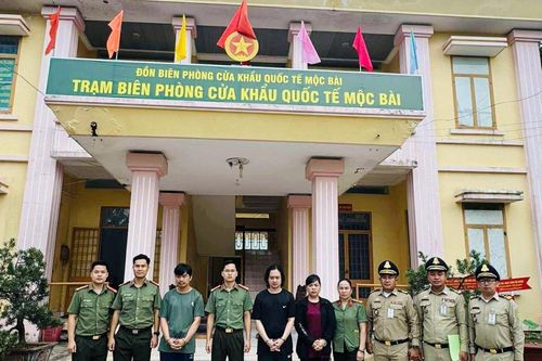 Bóc gỡ đường dây nhận tiền của gần 1.000 người có 'nhu cầu' sang Hàn Quốc du lịch rồi trốn ở lại