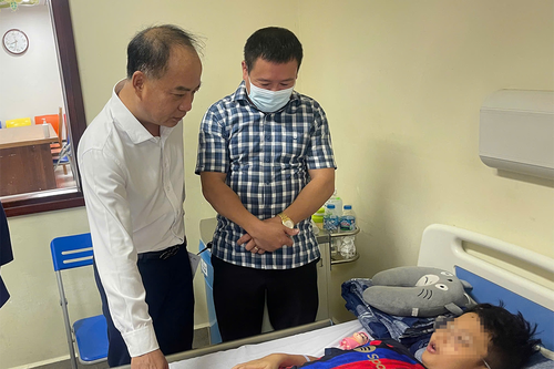 Quỹ Bảo trợ trẻ em Việt Nam thăm hỏi, động viên trẻ em gặp nạn trong vụ lật tàu tại Vịnh Hạ Long