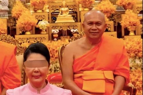 Thái Lan: Sư trụ trì bị tố có quan hệ tình cảm với ba người phụ nữ