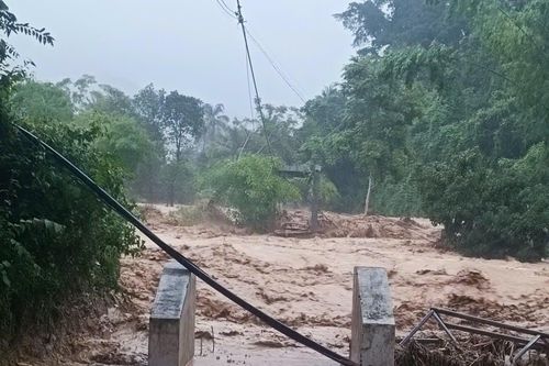 Nghệ An: Mưa lớn gây lũ quét, cuốn phăng cầu dân sinh 650 triệu đồng ở xã Nhôn Mai