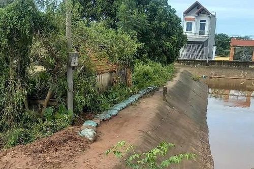 Hưng Yên báo cáo về sự cố nước lũ tràn bờ bao kênh dẫn nước
