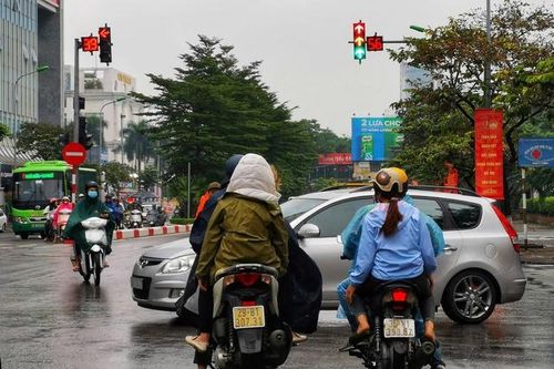 Hà Nội: Đèn giao thông gặp sự cố, liên hệ số nào để phản ánh?