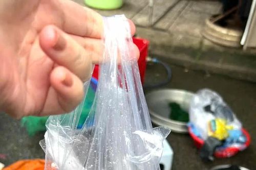 Nên đánh thuế đối với túi ny-lông và sản phẩm nhựa dùng một lần