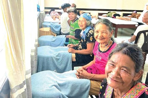 Quan tâm chăm sóc sức khỏe người có công