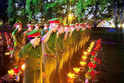 Hàng ngàn ngọn nến tri ân bừng sáng tại Nghĩa trang liệt sĩ Gia Lai