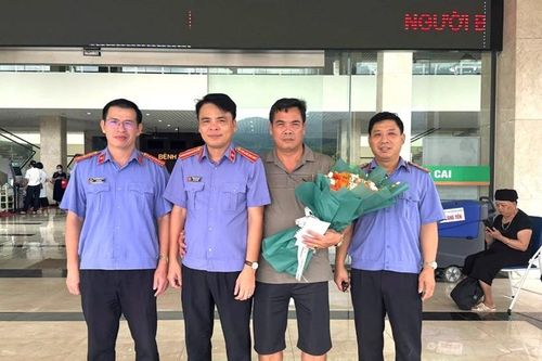 VKSND tỉnh Lào Cai: Thăm, tặng quà các gia đình chính sách trong Ngành