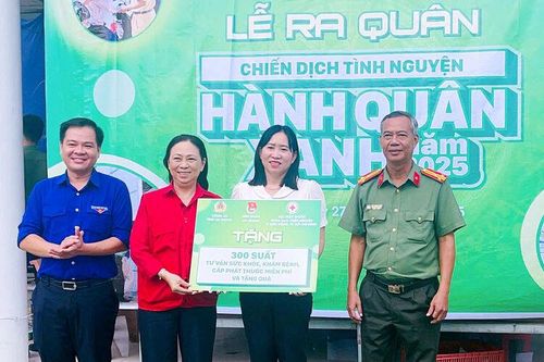 Tuổi trẻ Công an tỉnh An Giang tổ chức Chiến dịch tình nguyện 'Hành quân xanh' tại xã Ba Chúc