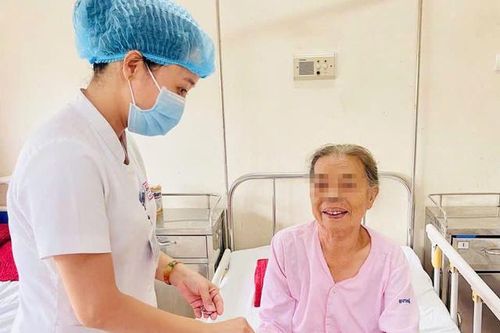 Vụ nhiều người nhập viện sau khi ăn giỗ ở Huế: Sức khỏe bệnh nhân hiện ra sao?