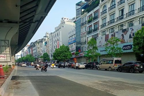 Khắc phục xong hố 'tử thần' nuốt xe máy ở đường Trường Chinh