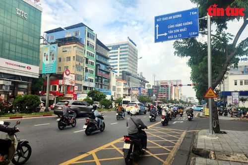 TP Hồ Chí Minh đồng loạt kẻ vạch mắt võng tại các điểm nóng giao thông
