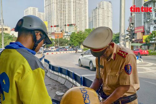 Hà Nội xử phạt hàng loạt xe ôm công nghệ vi phạm Luật giao thông