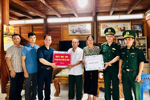 Hành quân dã ngoại làm công tác dân vận