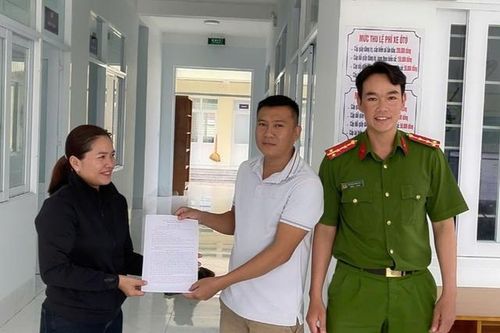 Người phụ nữ trả lại 100 triệu đồng cho người chuyển nhầm