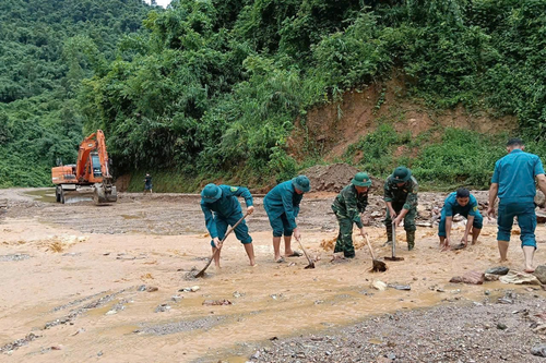 Bộ CHQS tỉnh Điện Biên triển khai lực lượng khắc phục hậu quả mưa lũ