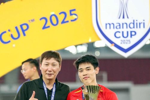 Hành trình từ vực sâu kỷ luật đến đỉnh cao Đông Nam Á