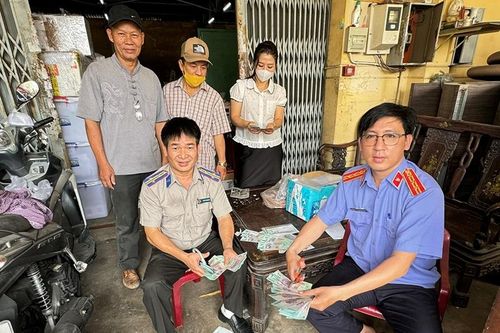 VKSND TP Hồ Chí Minh kiểm sát tiêu hủy vật chứng