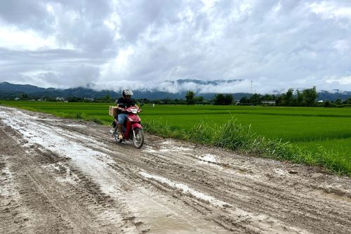 Mòn mỏi chờ sửa đường