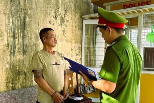 Khởi tố, bắt tạm giam đối tượng cướp giật tài sản