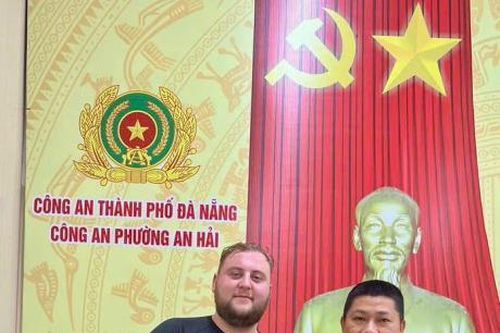 Mời anh James nhận lại ví