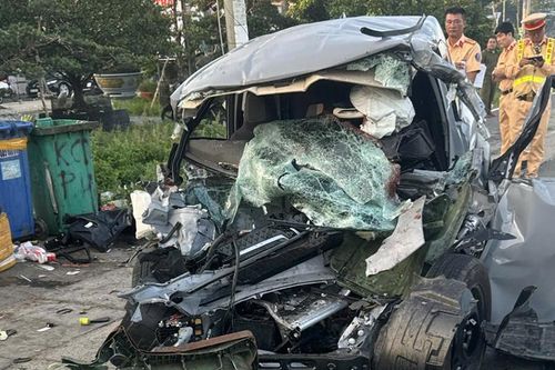 Ô tô tông mạnh vào đuôi xe tải dừng lấy rác trên quốc lộ, hai người tử vong