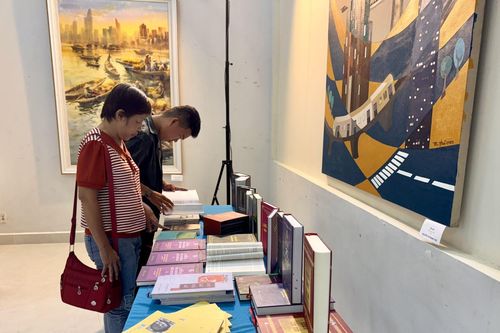 Xu hướng đọc sách chữa lành tăng mạnh