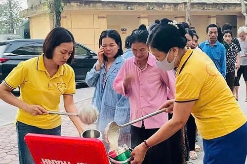'Chia sẻ cuộc sống và nụ cười'