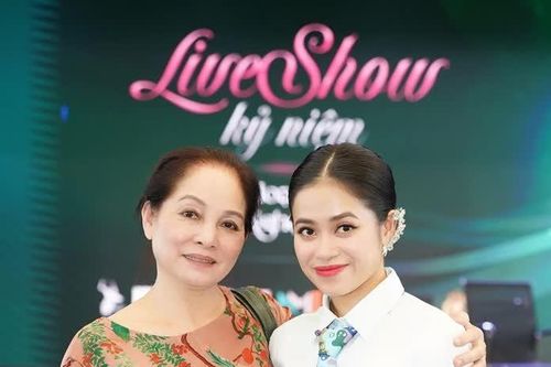 Quán quân Sao Mai Hoàng Hồng Ngọc làm liveshow sau 15 năm ca hát