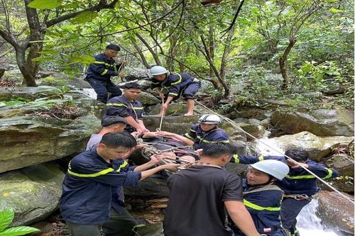 Kịp thời cứu hộ người leo núi Hàm Lợn bị ngã